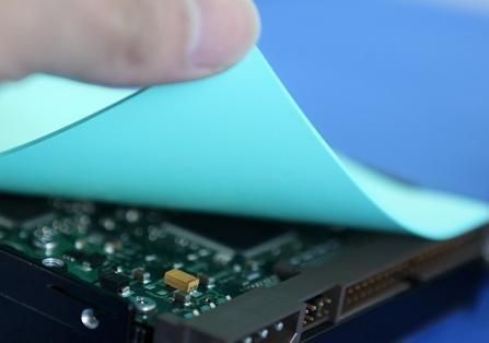 多種多様な熱伝達のためのシリコーンが付いている熱伝導性のパッド サプライヤー